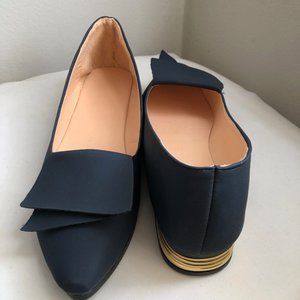 NAVY BLUE FLAT SHOE WITH GOLD KITTEN HEEL |PAOTMBU